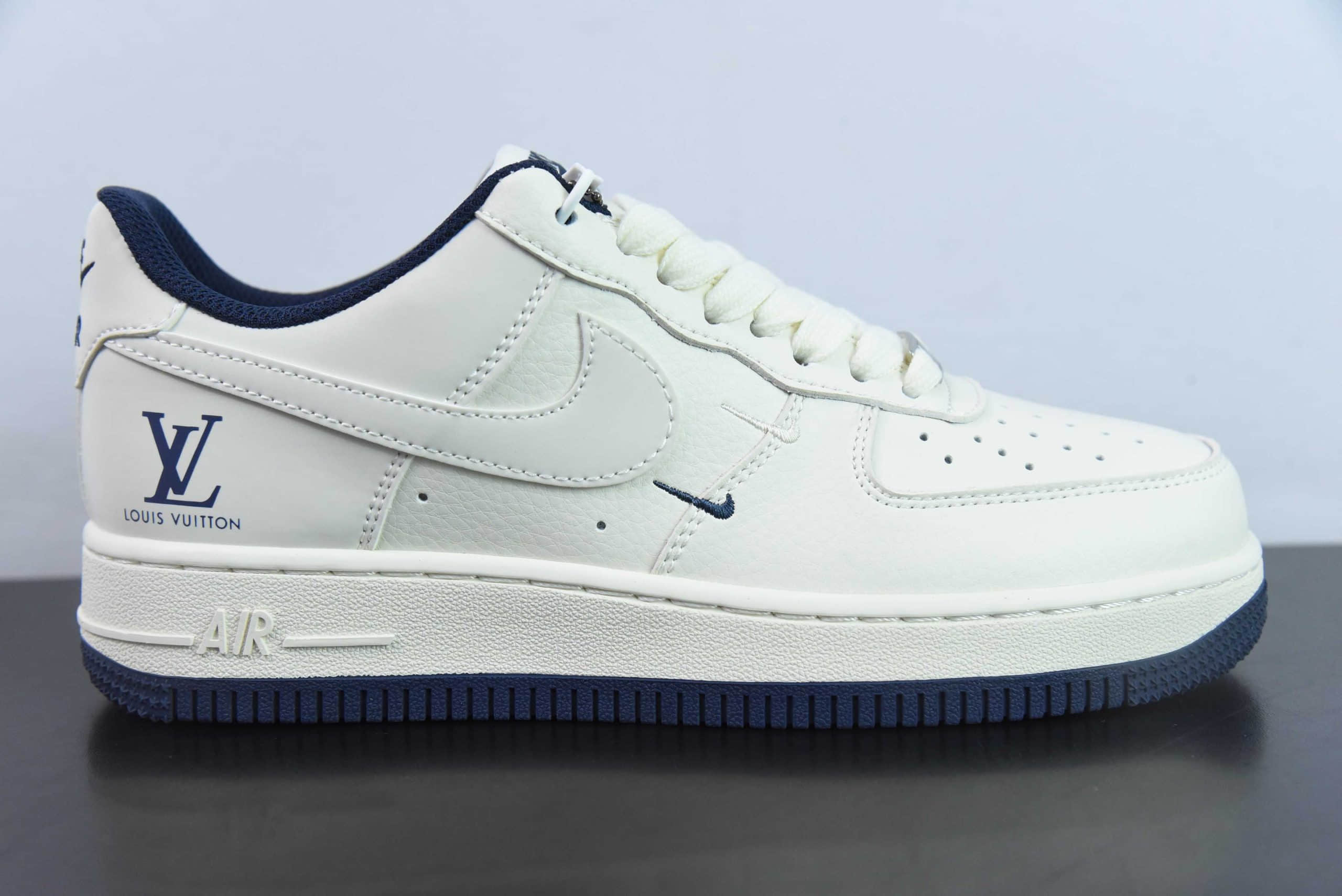 耐克Nike Louis Vuitton x Nike Air Force 1 07 米白午夜蓝LV印花双小钩空军一号低帮休闲板鞋纯原版本 货号:XZ6188-002