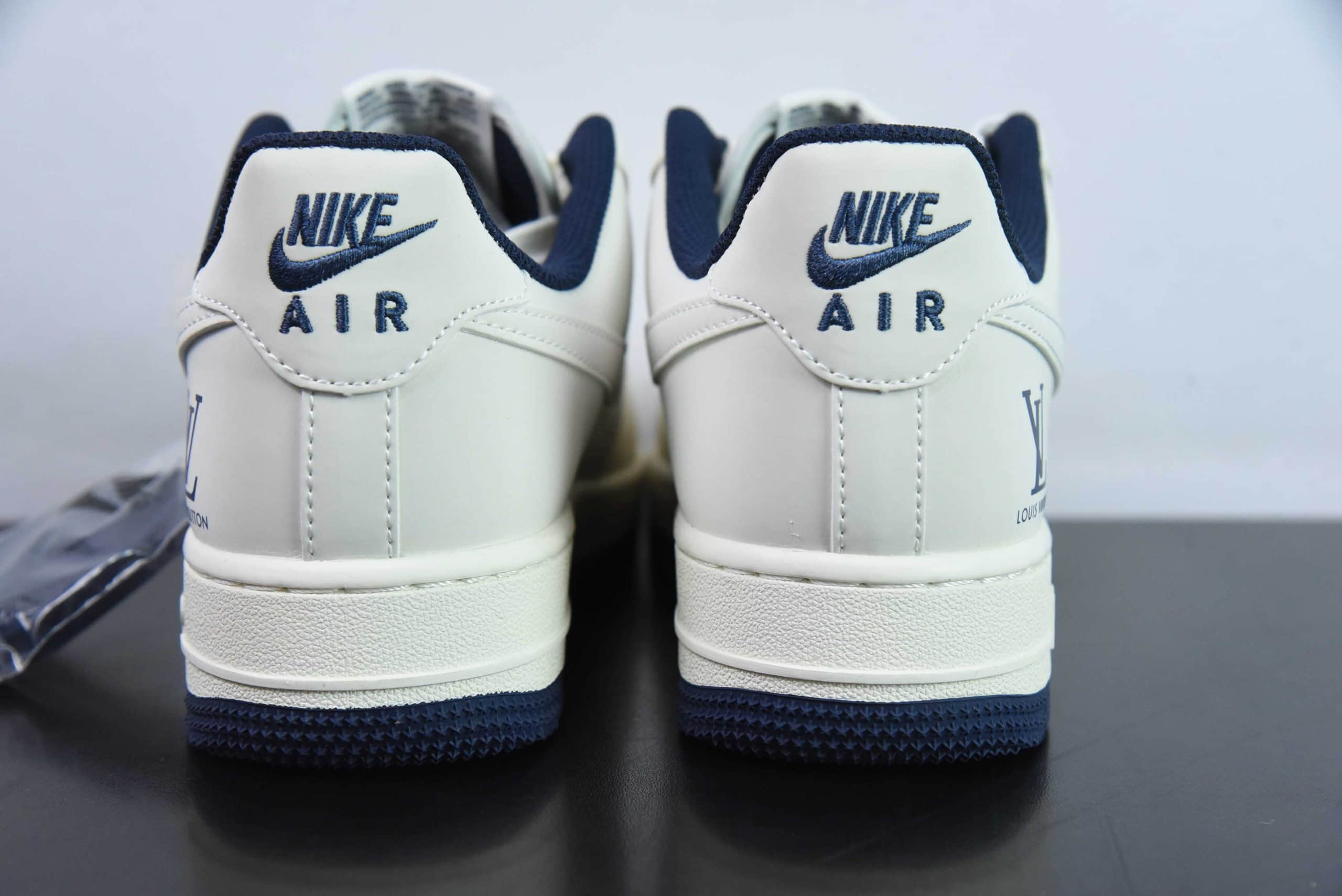 耐克Nike Louis Vuitton x Nike Air Force 1 07 米白午夜蓝LV印花双小钩空军一号低帮休闲板鞋纯原版本 货号:XZ6188-002