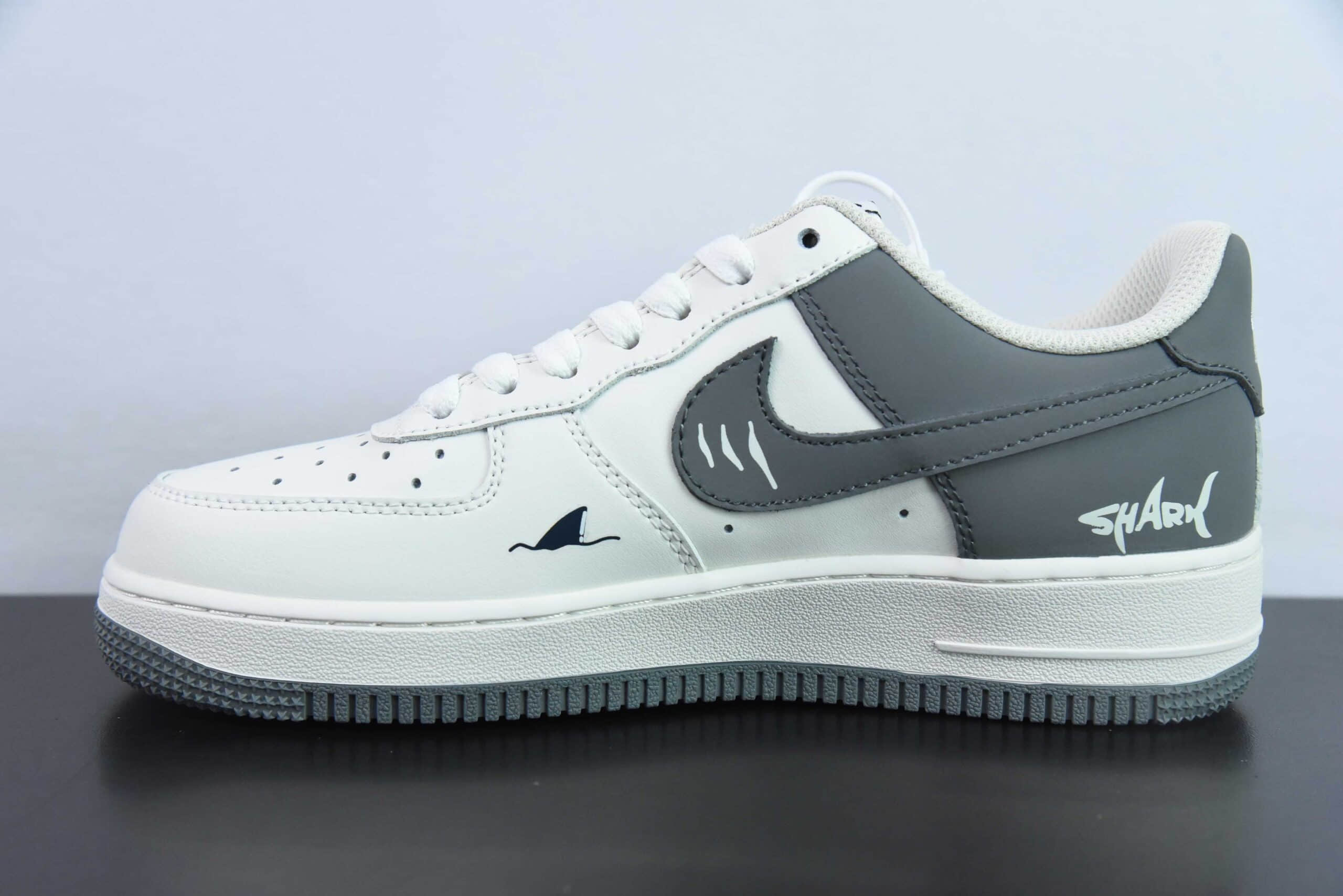 耐克Nike Air Force 1 Low 07 白灰双钩涂鸦空军一号低帮休闲板鞋纯原版本 货号：DB3301-220