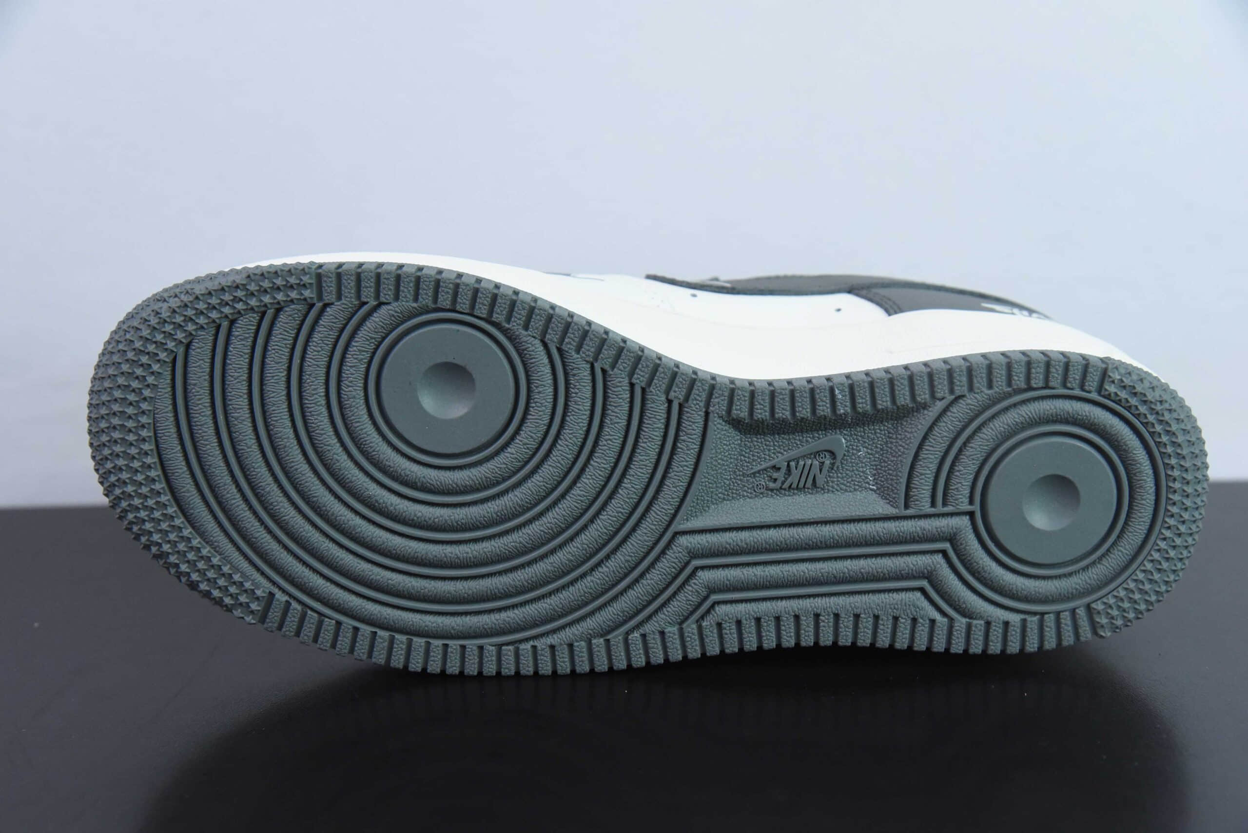 耐克Nike Air Force 1 Low 07 白灰双钩涂鸦空军一号低帮休闲板鞋纯原版本 货号：DB3301-220