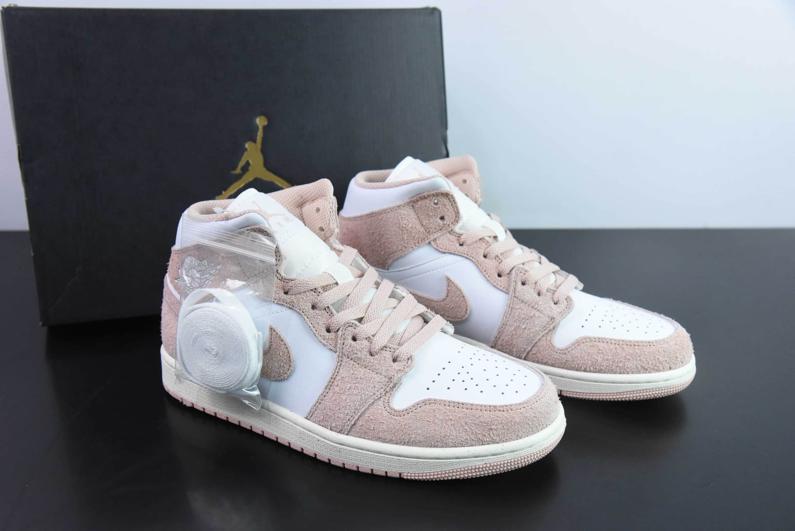 乔丹Air Jordan 1 Mid 白粉脚趾 AJ1中系帮列乔丹一代中帮经典复古文化休闲运动篮球鞋纯原版本 货号:FN7432-161