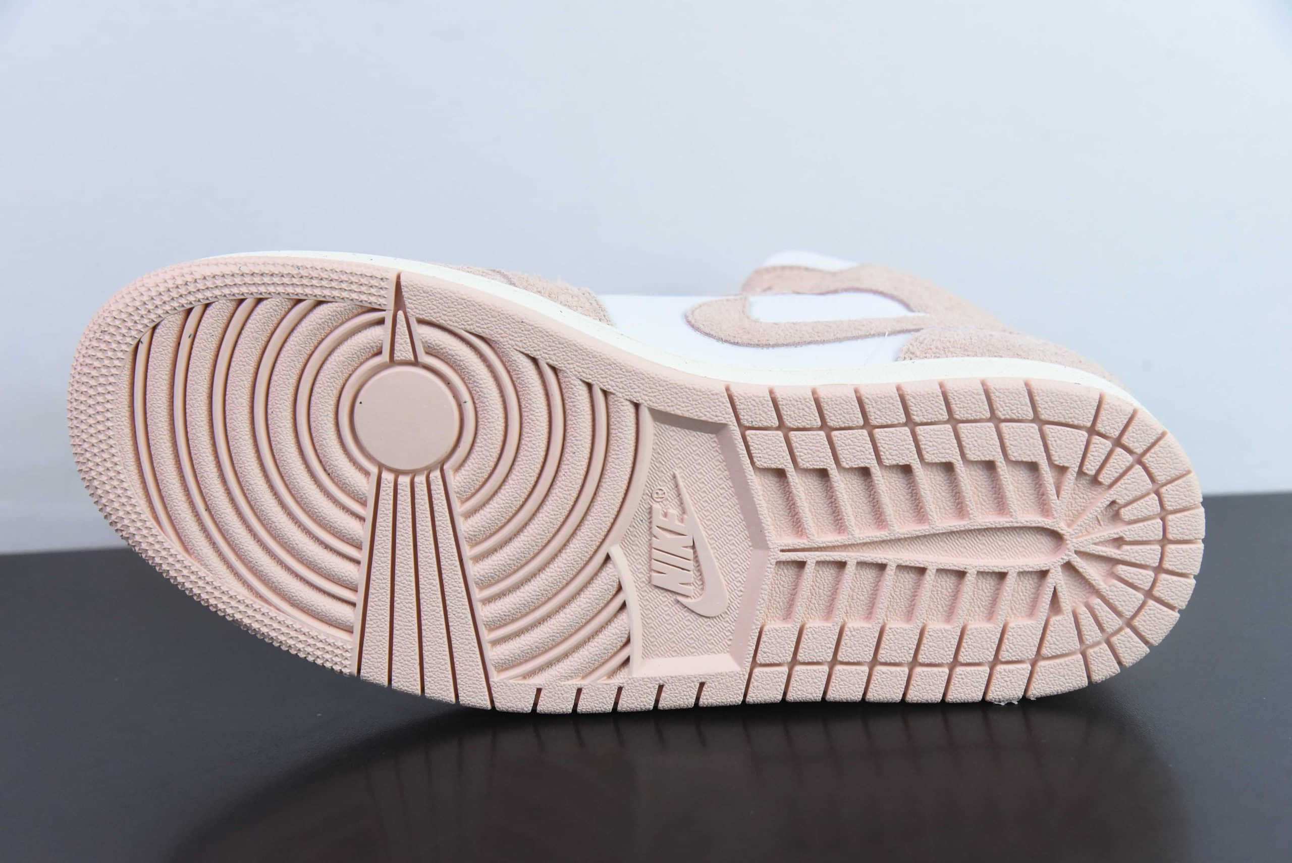 乔丹Air Jordan 1 Mid 白粉脚趾 AJ1中系帮列乔丹一代中帮经典复古文化休闲运动篮球鞋纯原版本 货号:FN7432-161