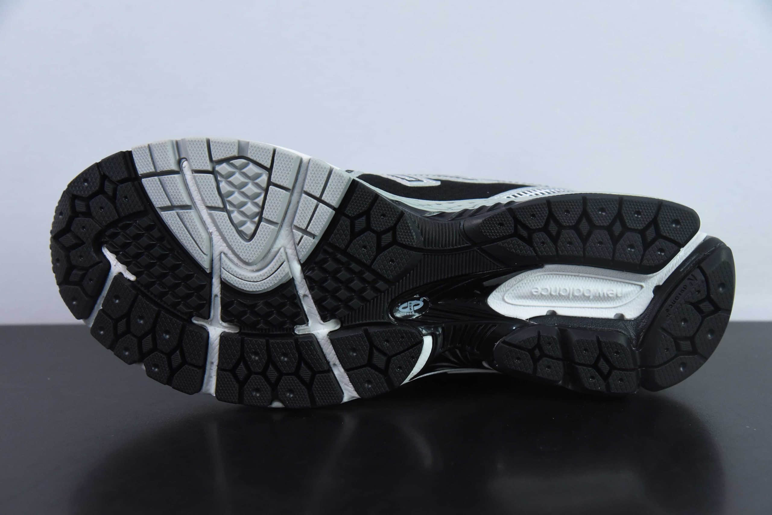 新百伦New Balance ML860系列灰银复古老爹风休闲运动慢跑鞋纯原版本 货号：ML860XD 