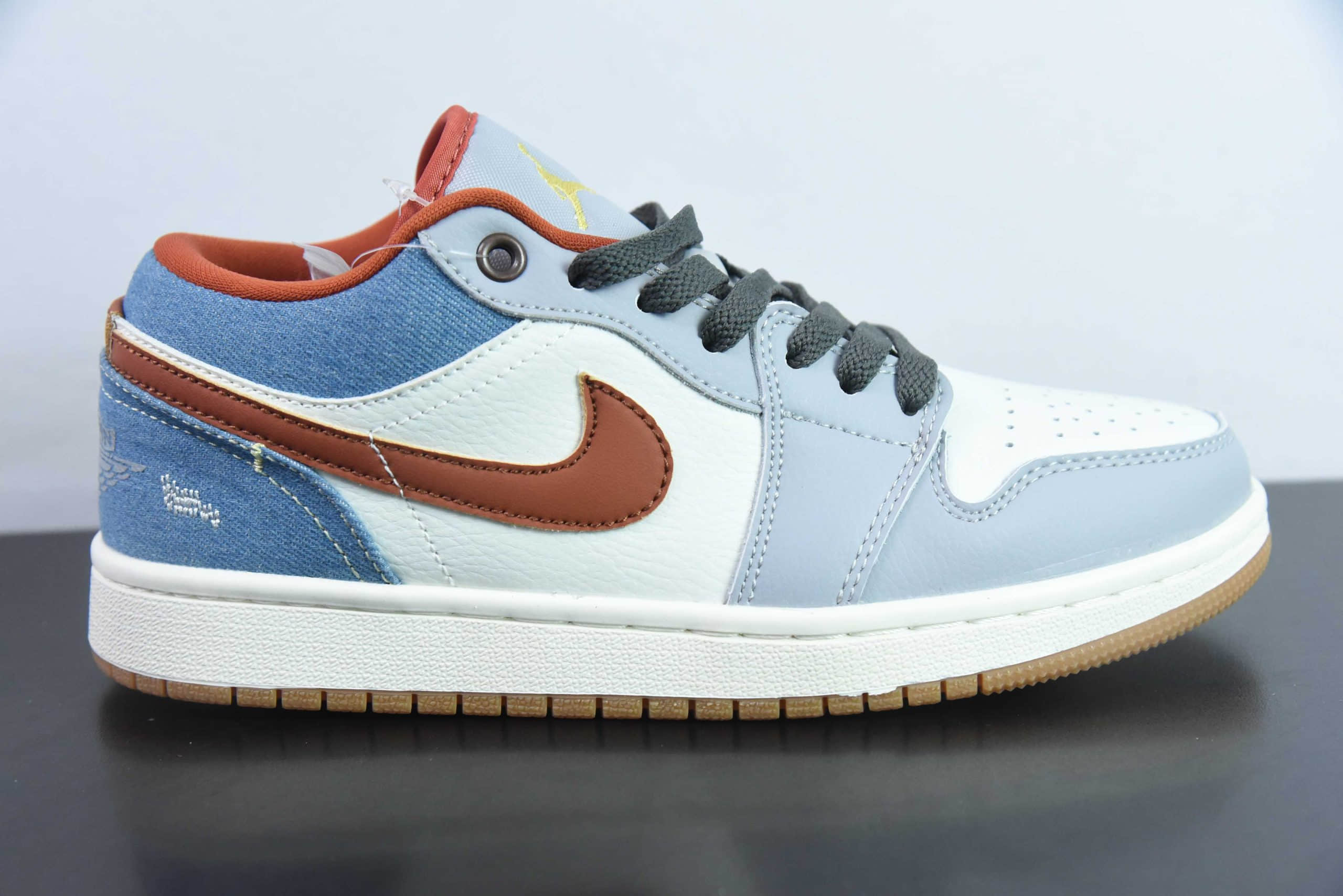 乔丹Air Jordan 1 Low AJ1白蓝橙刺子绣低帮复古文化篮球鞋纯原版本 货号：FZ5045-091 