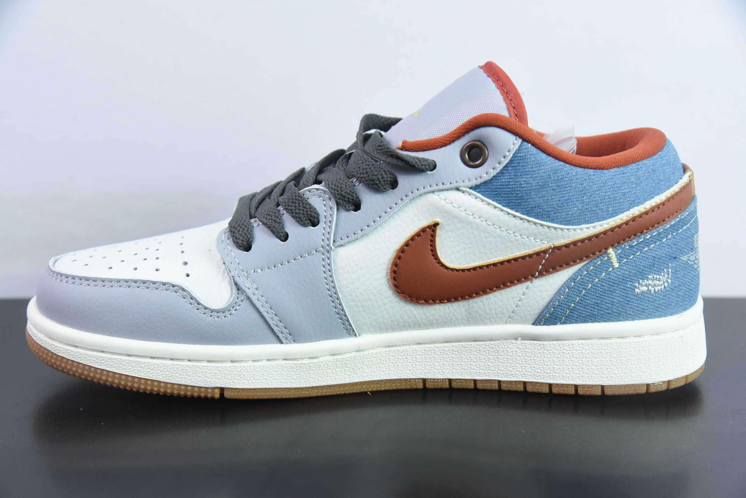 乔丹Air Jordan 1 Low AJ1白蓝橙刺子绣低帮复古文化篮球鞋纯原版本 货号：FZ5045-091 