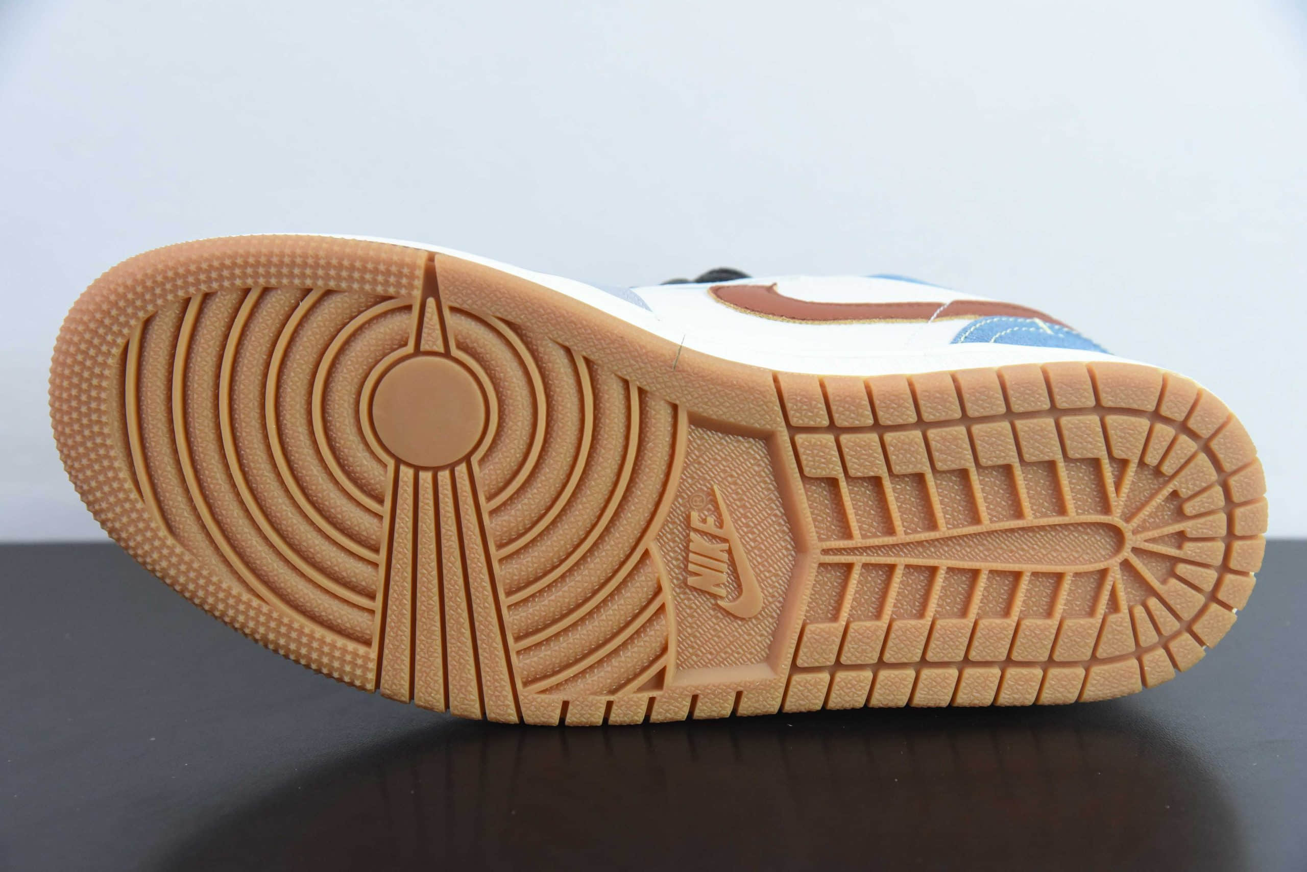 乔丹Air Jordan 1 Low AJ1白蓝橙刺子绣低帮复古文化篮球鞋纯原版本 货号：FZ5045-091 