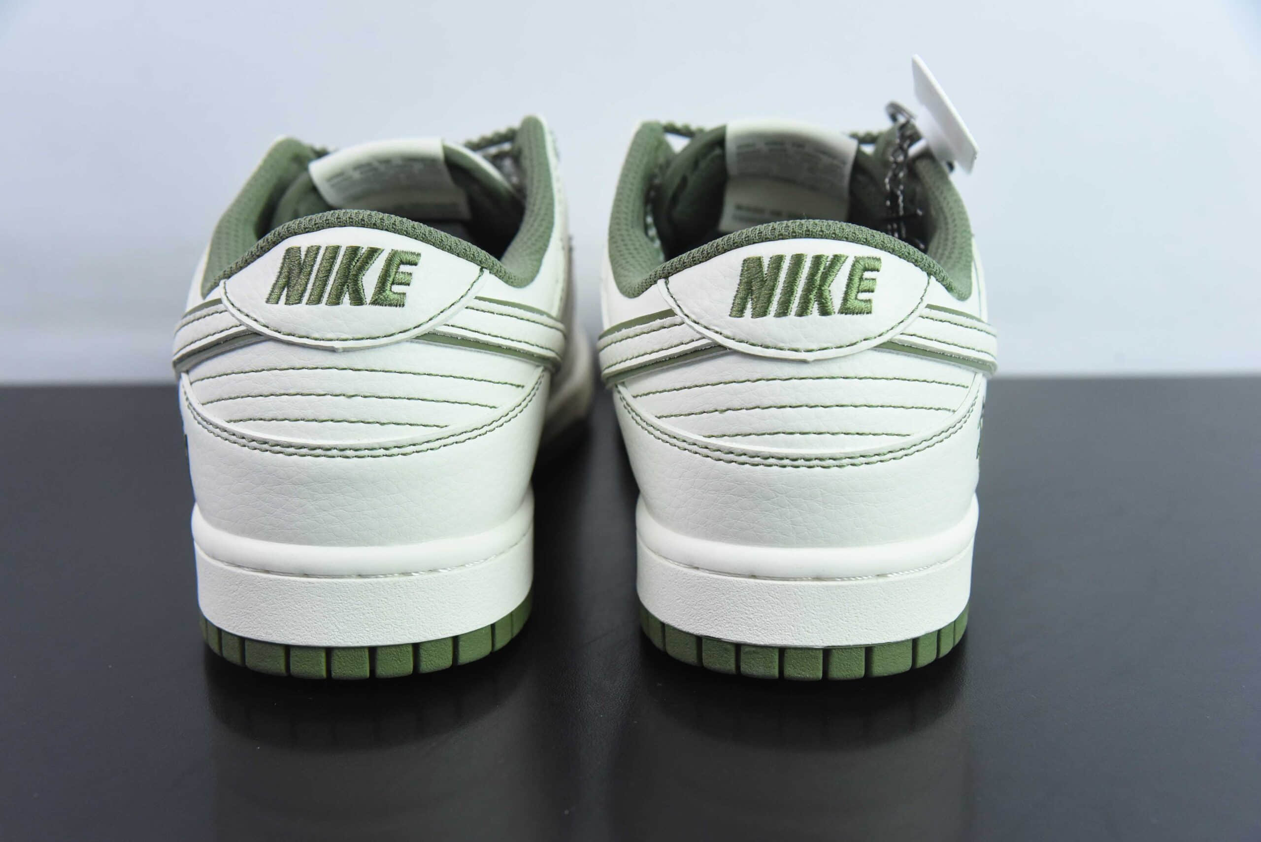 耐克Nike SB Dunk Low“ 斯图西联名米绿线条” 周年高端定制SB低帮休闲板鞋纯原版本 货号：BB1818-102 