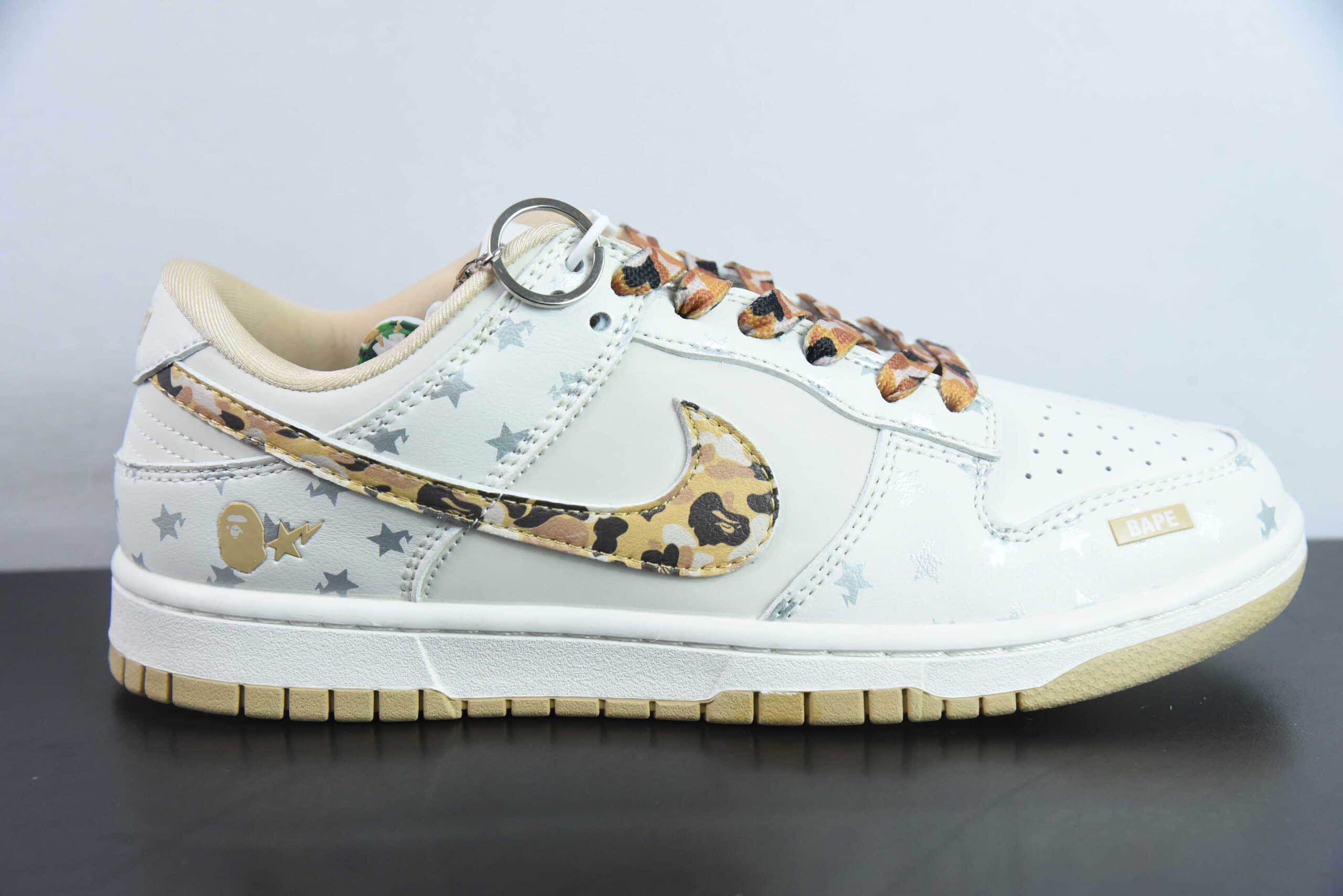 耐克Nike SB Dunk Low“BAPE联名米棕迷彩勾” 周年高端定制SB低帮休闲板鞋纯原版本 货号：DQ1098-352