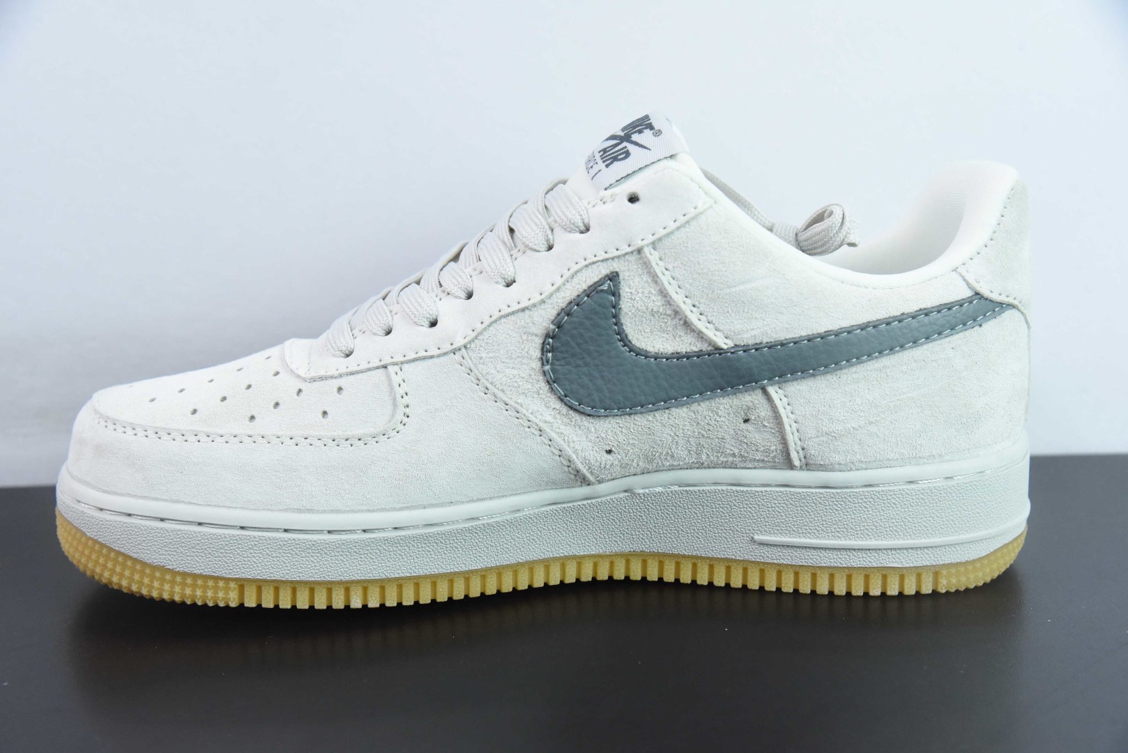 耐克Nike Air Force 1'07 Low 鬼脸联名浅灰猪八空军一号低帮休闲板鞋纯原版本 货号：DF0188-022 