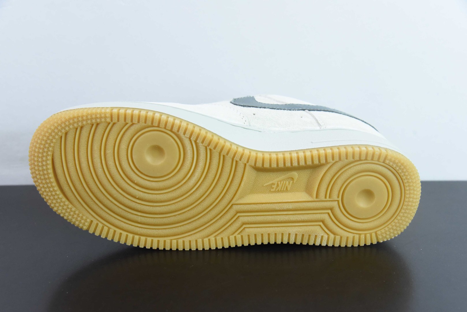 耐克Nike Air Force 1'07 Low 鬼脸联名浅灰猪八空军一号低帮休闲板鞋纯原版本 货号：DF0188-022 