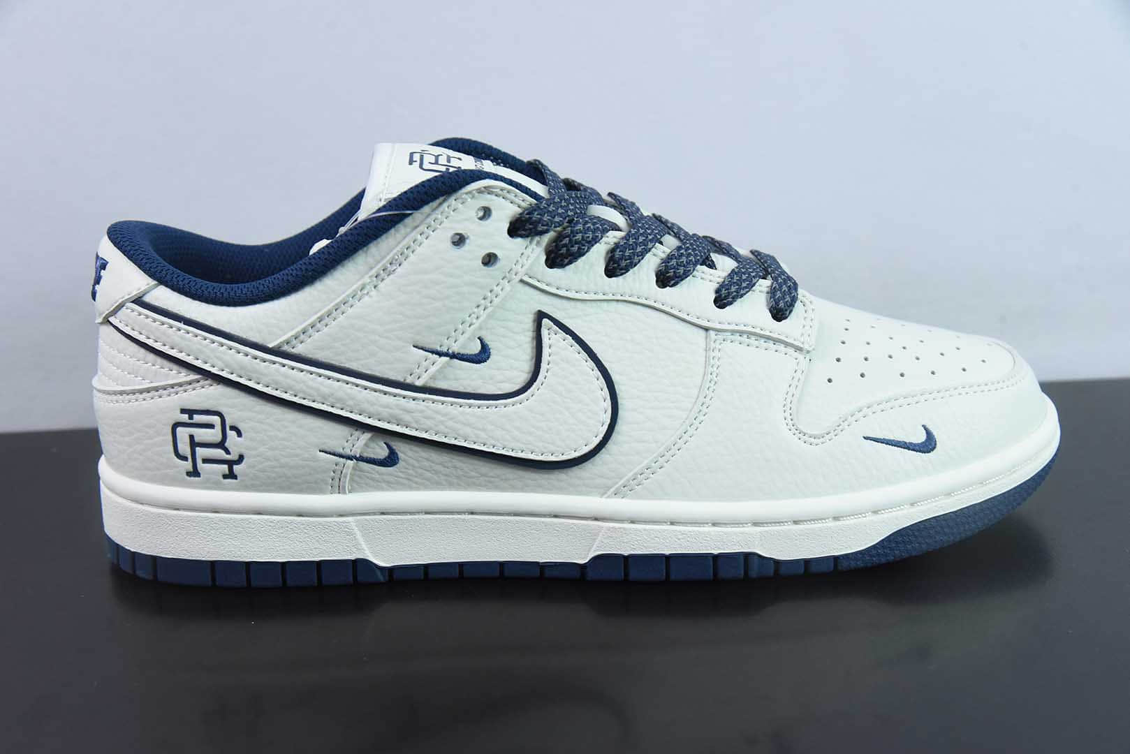 耐克Nike Reigning Champ x Nk SB Dunk Low卫冕冠军联名三勾米深蓝配色低帮休闲运动滑板板鞋纯原版本 货号：RC3085-891 