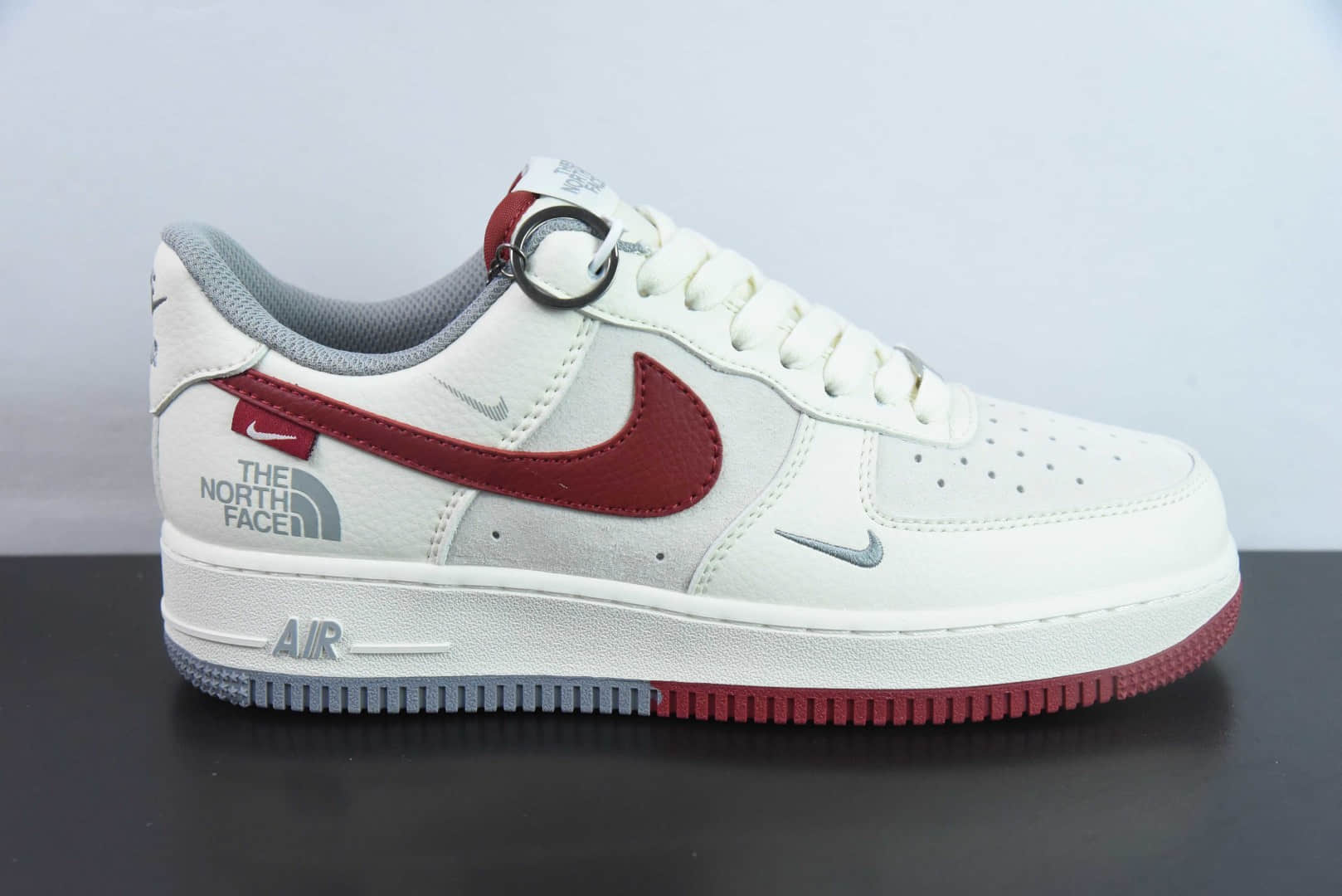 耐克NIke Air Force 1 '07 Low “北面联名米红双色”空军一号低帮休闲板鞋纯原版本 货号:DM6868-047
