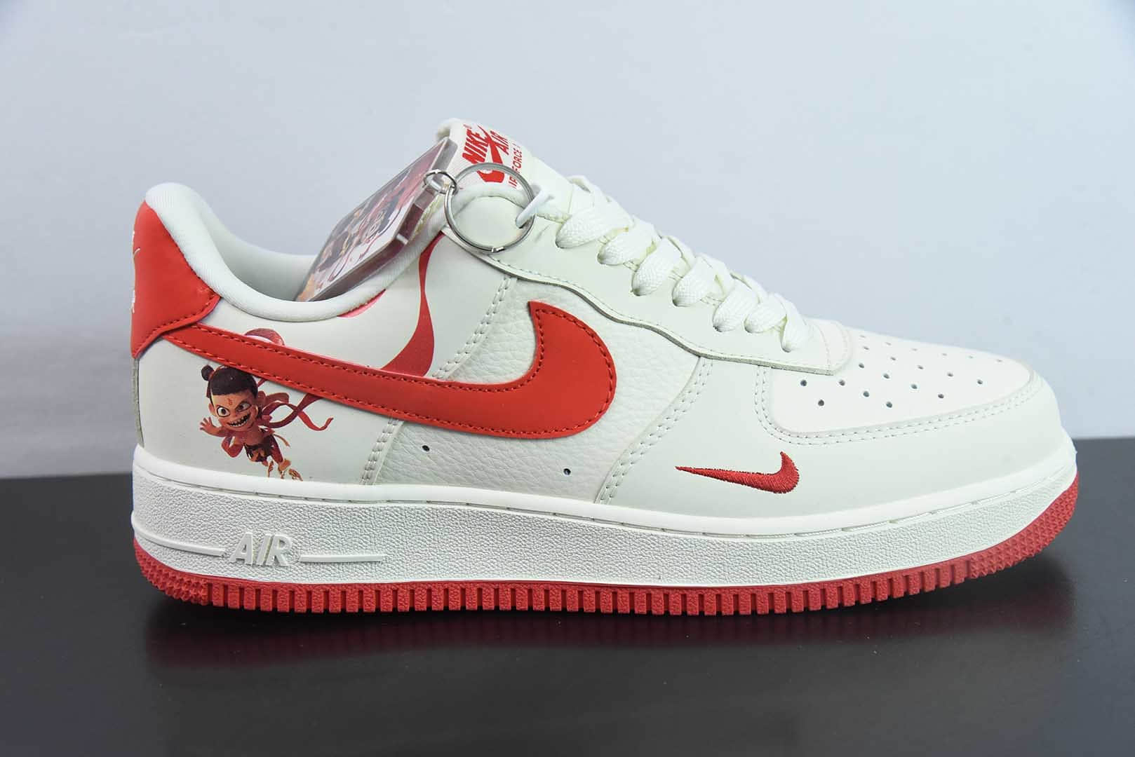 耐克Nike Air Force 1 AF1白红哪吒印花定制版空军一号低帮休闲板鞋纯原版本 货号：DF0188-048