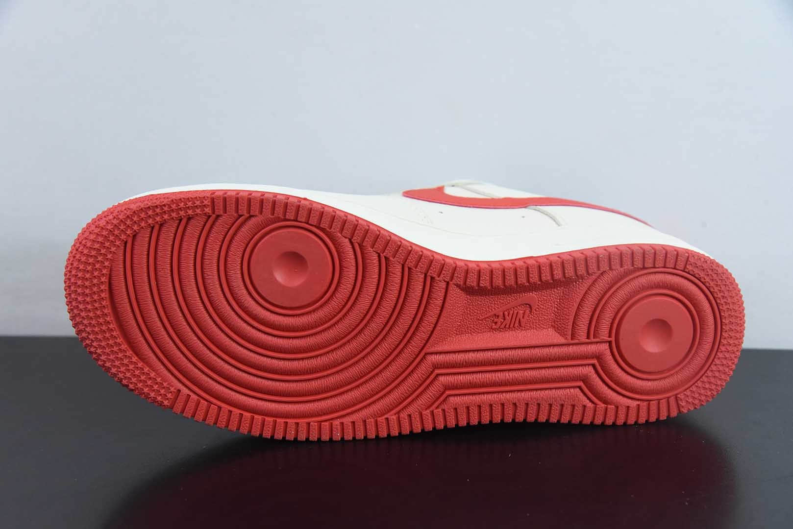 耐克Nike Air Force 1 AF1白红哪吒印花定制版空军一号低帮休闲板鞋纯原版本 货号：DF0188-048