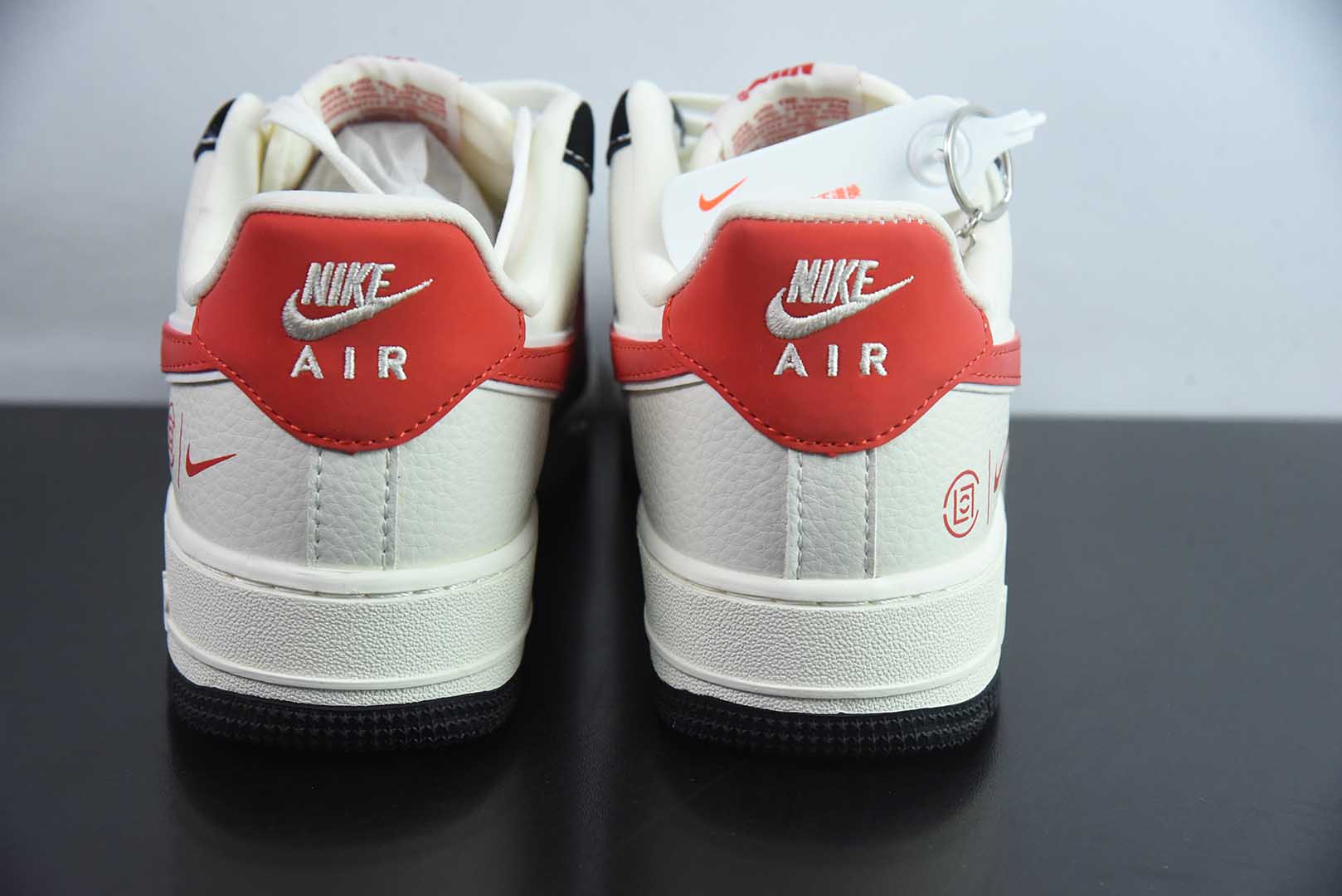 耐克Nike Air Force 1'07 Low Supreme联名黑红勾空军一号低帮休闲板鞋纯原版本 货号：KB1688-001