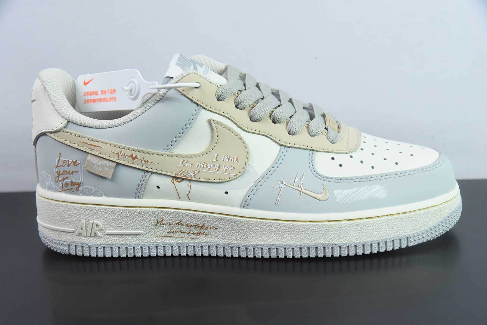耐克 Nike Air Force 1 Low 07 浅灰白小钩涂鸦空军一号低帮休闲板鞋纯原版本 货号：DB3310-111