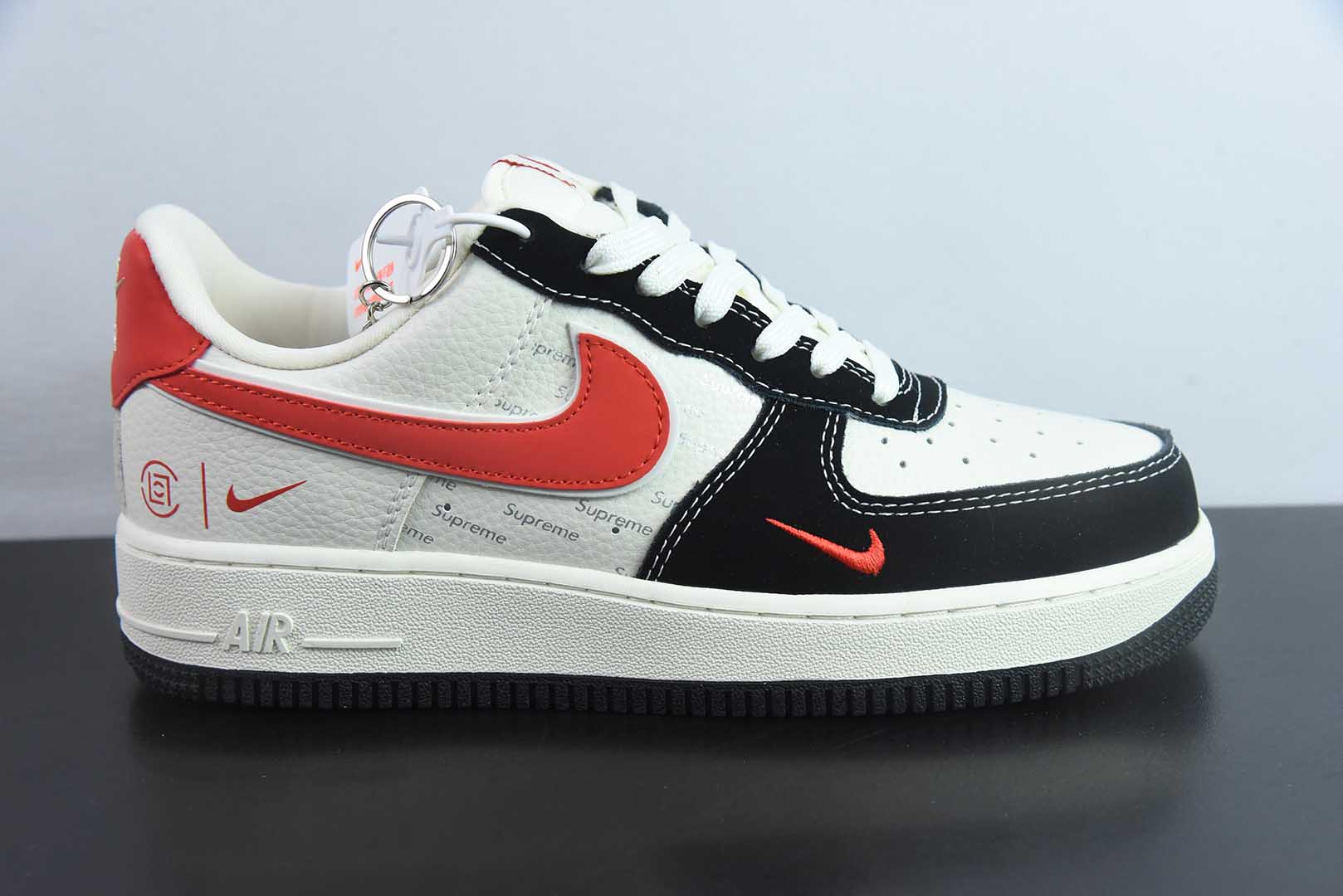 耐克Nike Air Force 1'07 Low Supreme联名黑红勾空军一号低帮休闲板鞋纯原版本 货号：KB1688-001