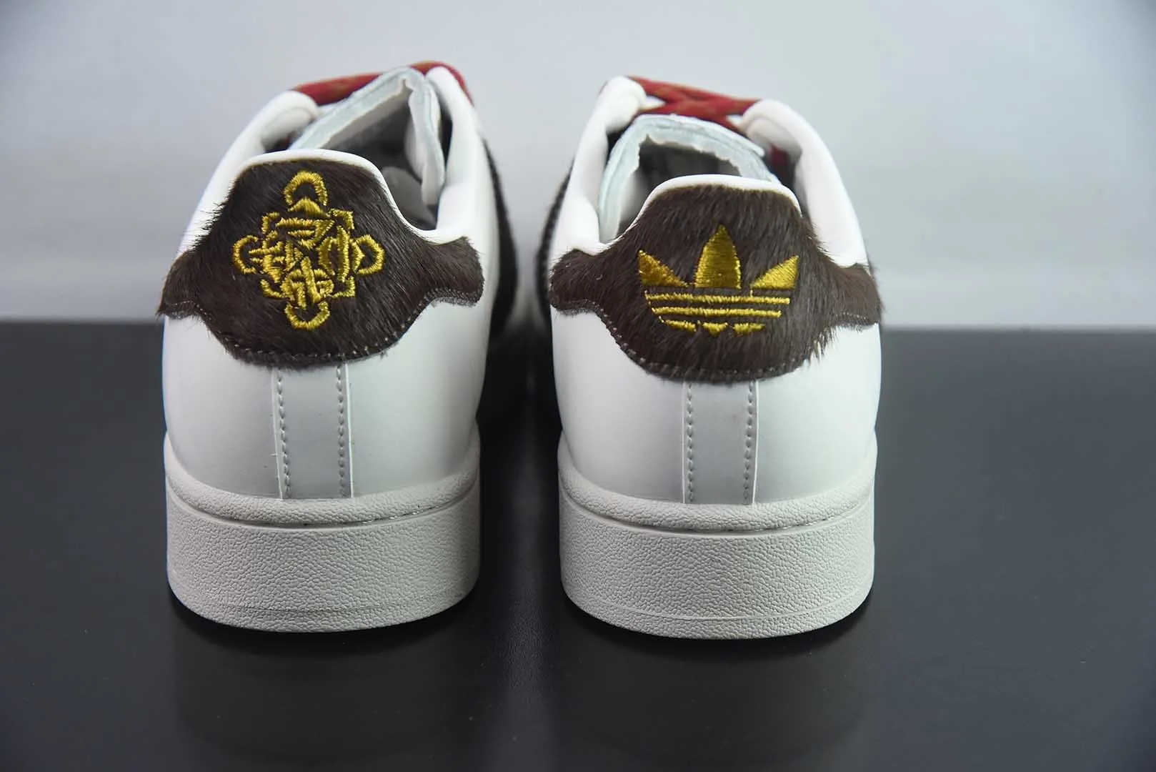 阿迪达斯Adidas Originals Superstar马年限定白棕贝壳头系列低帮经典百搭休闲运动板鞋纯原版本 货号：KJ6293